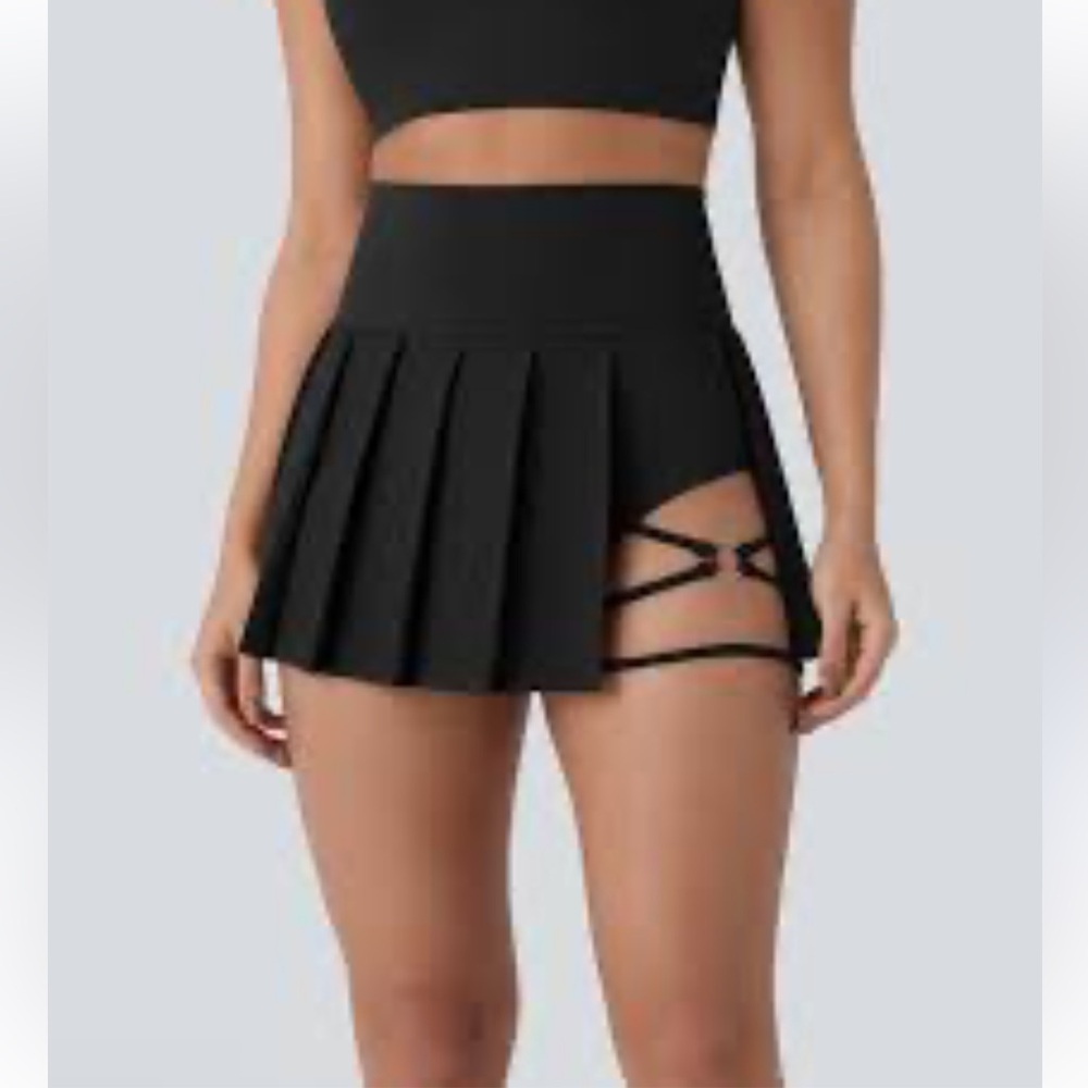 Halara / Breezeful High-Waisted Pleated Assymetrical Mini Skirt Black size XS